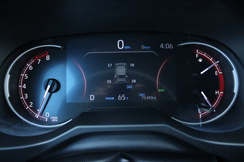 Used 2023 Toyota RAV4 XLE AWD/4WD image 33
