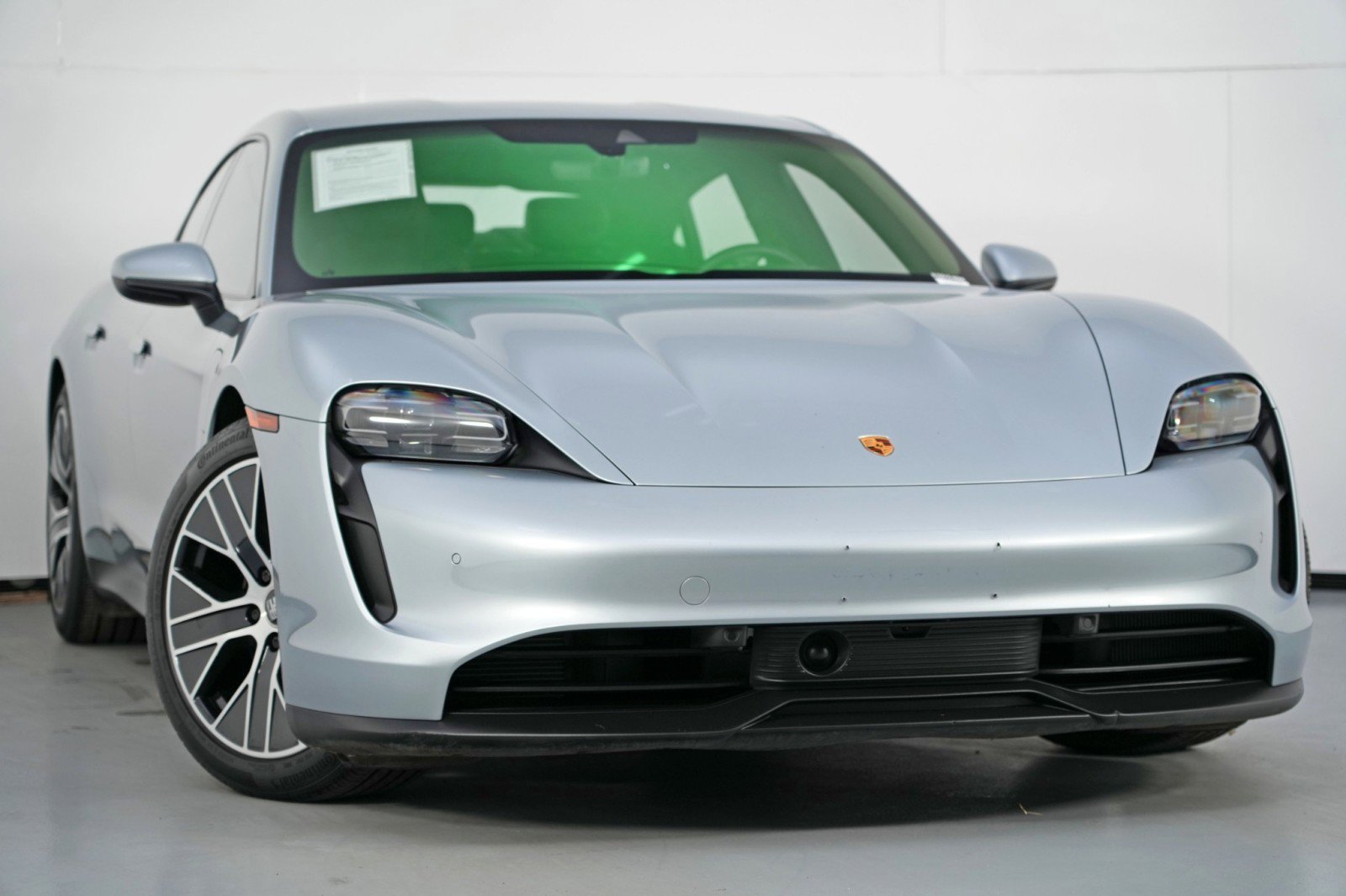 Used 2021 Porsche Taycan image 4