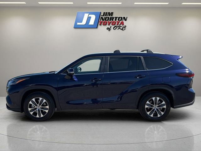 Used 2025 Toyota Highlander XLE FWD image 8