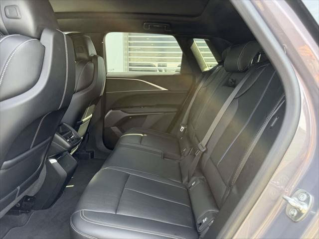 Used 2025 Cadillac Lyriq Luxury AWD/4WD image 15