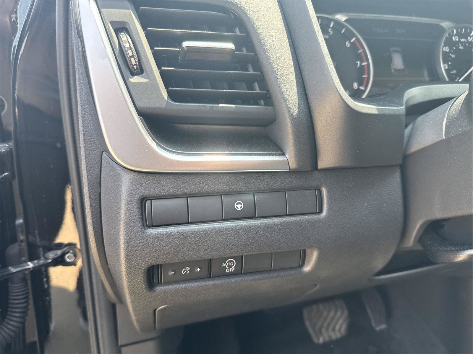 Used 2023 Nissan Rogue SV AWD/4WD image 15