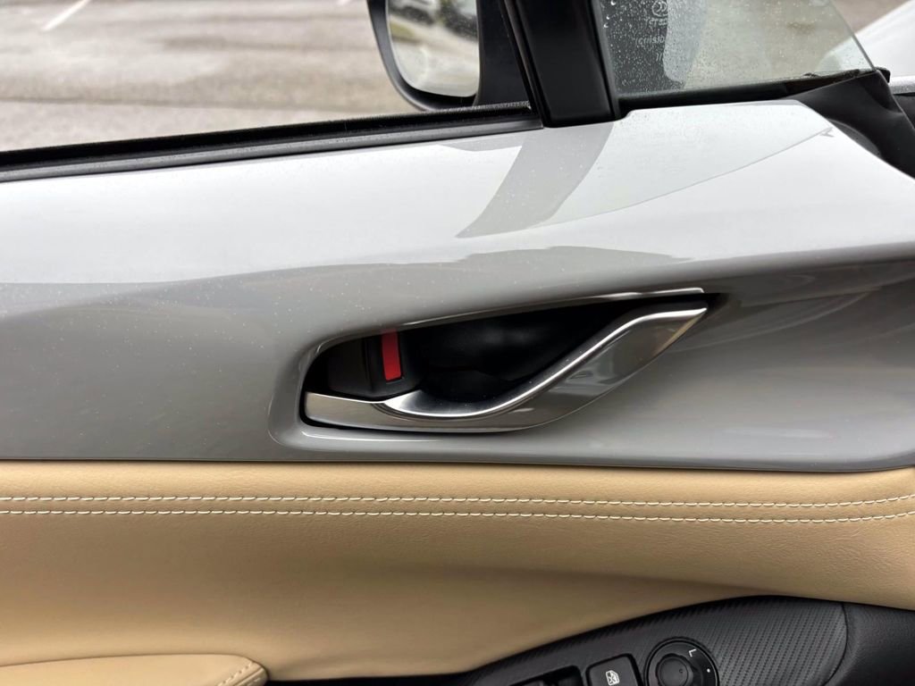 Used 2025 MAZDA MX-5 Miata RF Grand Touring image 12