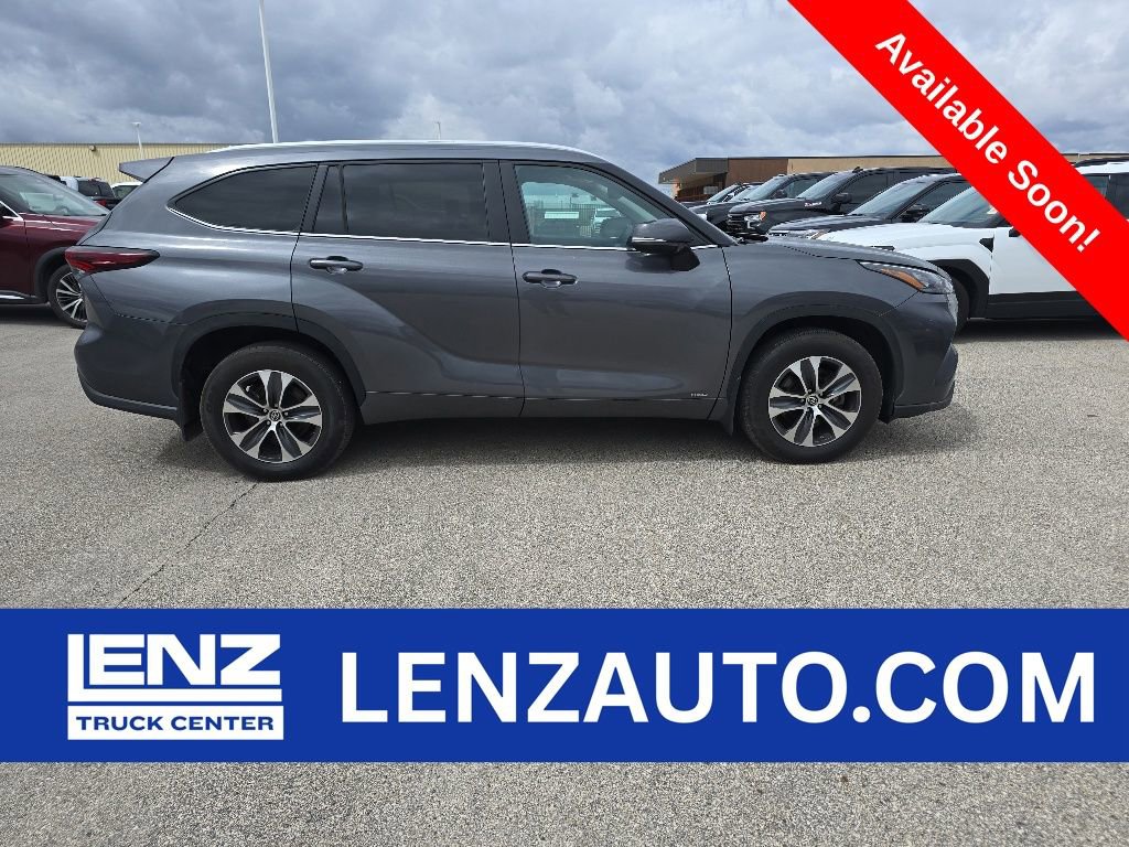 Used 2024 Toyota Highlander XLE