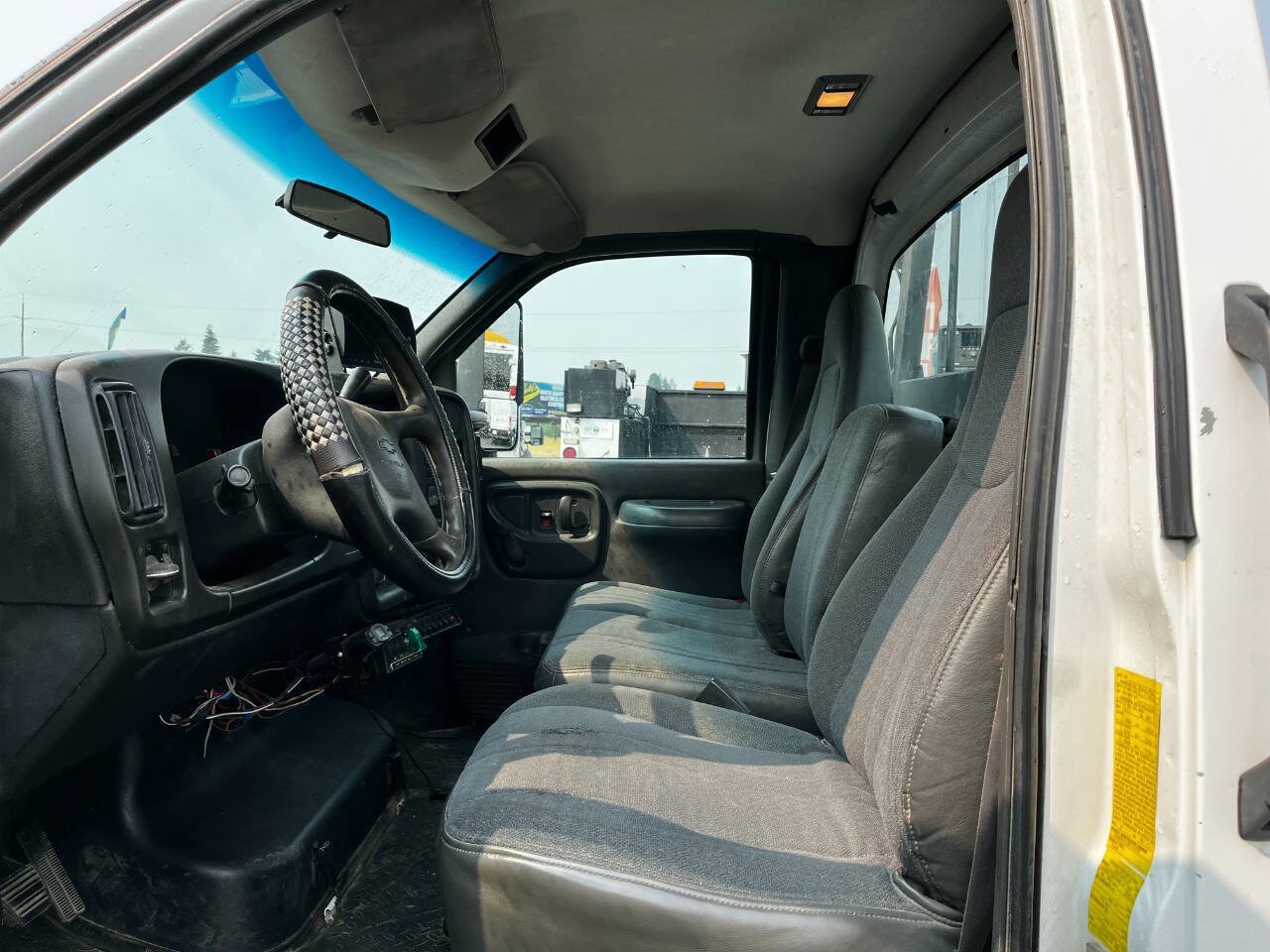 Used 2006 Chevrolet Kodiak C4500 2WD Regular Cab image 10