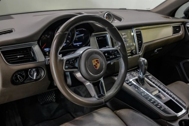 Used 2018 Porsche Macan Sport Edition AWD/4WD image 23