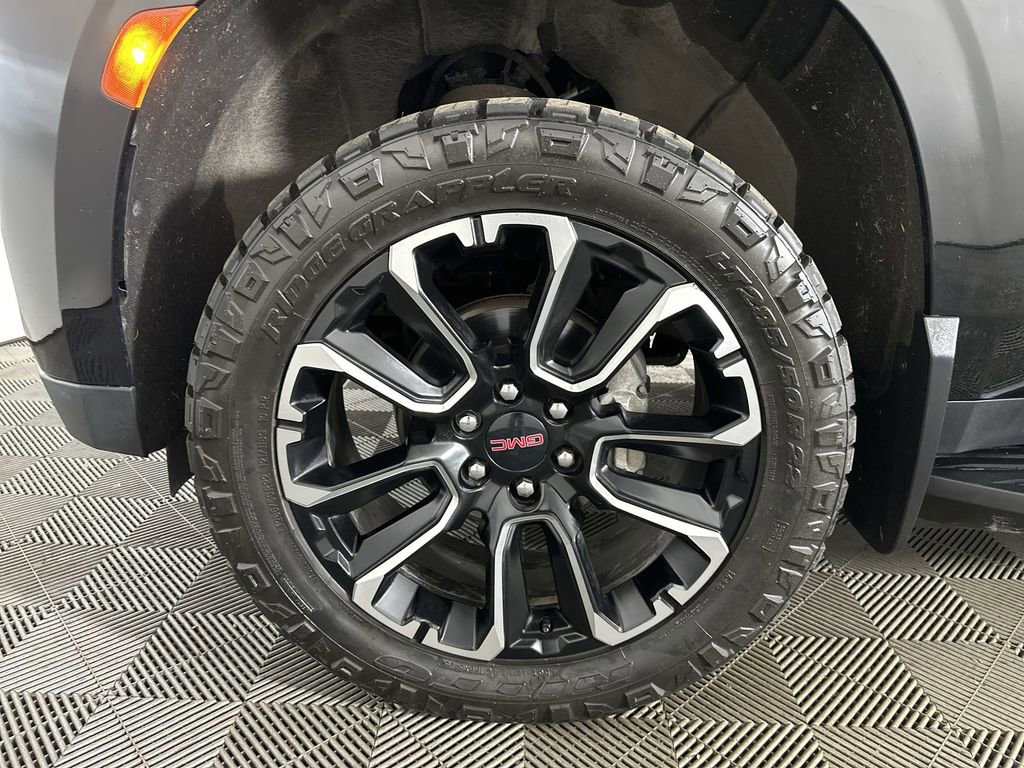 Used 2023 GMC Yukon SLT w/ SLT Premium Package image 36