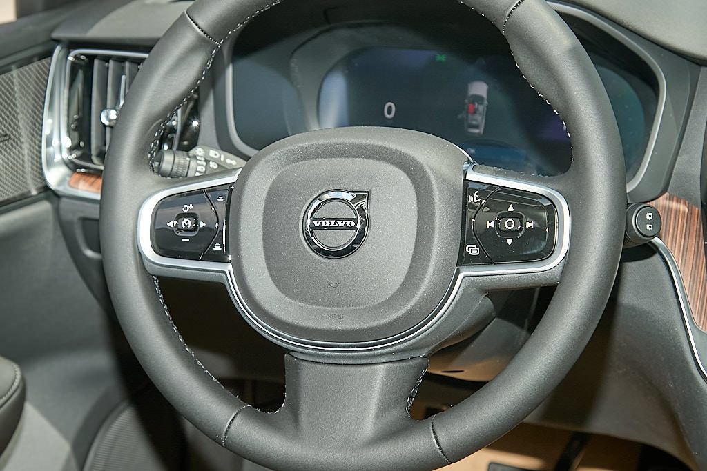 New 2026 Volvo V60 B5 Cross Country Plus w/ Climate Package AWD/4WD image 26