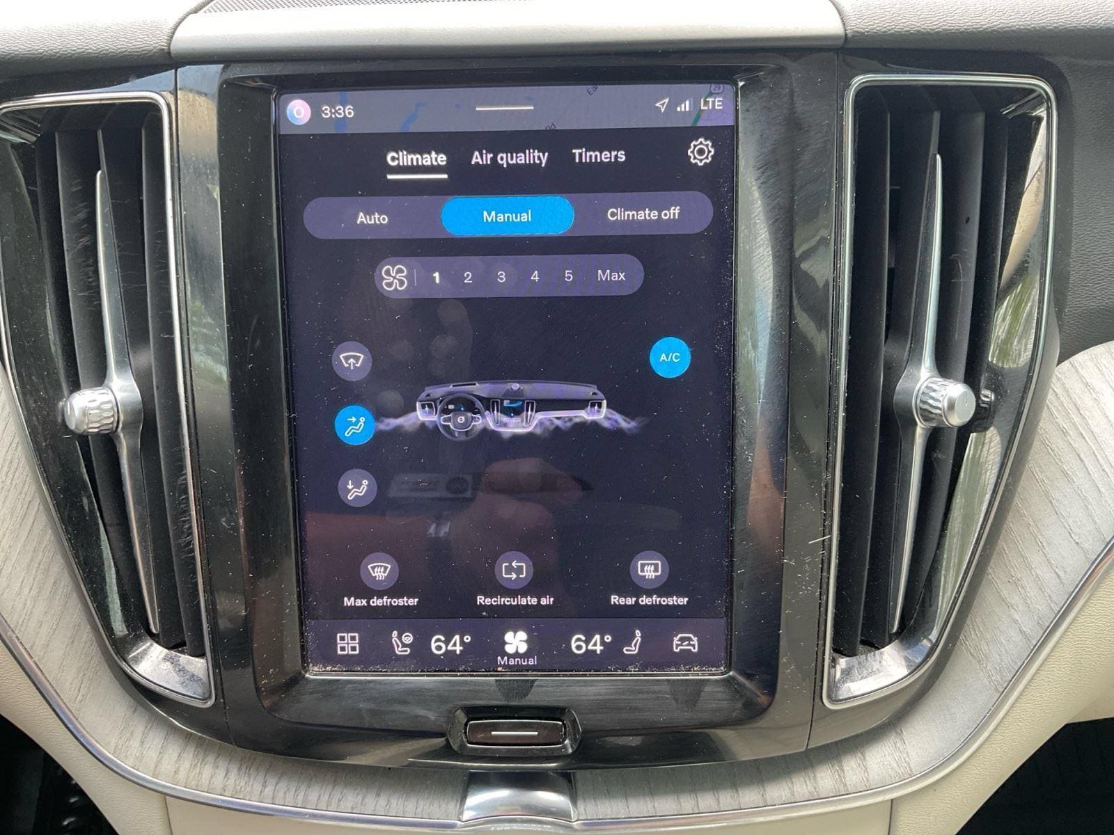 Certified 2024 Volvo XC60 B5 Plus w/ Climate Package AWD/4WD image 24