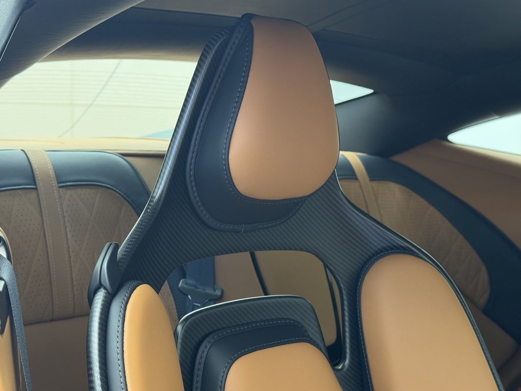 Used 2025 Aston Martin DB12 Coupe image 39