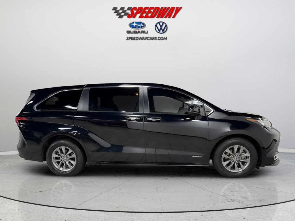 Used 2021 Toyota Sienna XLE image 8