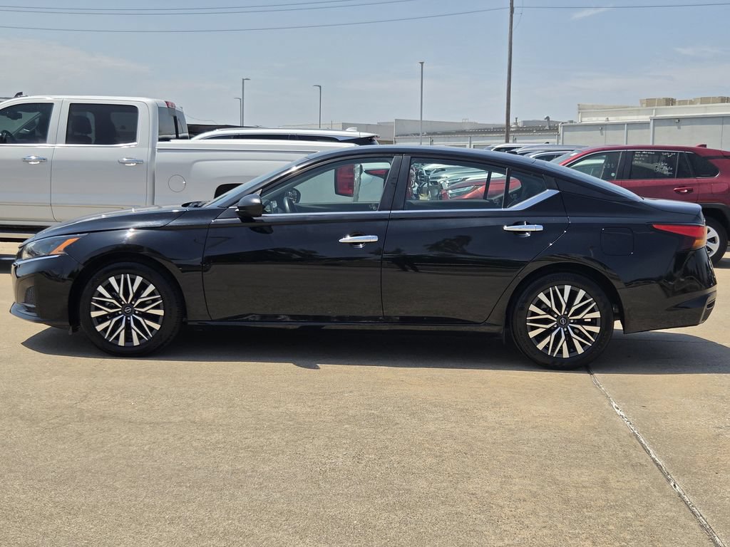 Used 2025 Nissan Altima 2.5 SV FWD image 6
