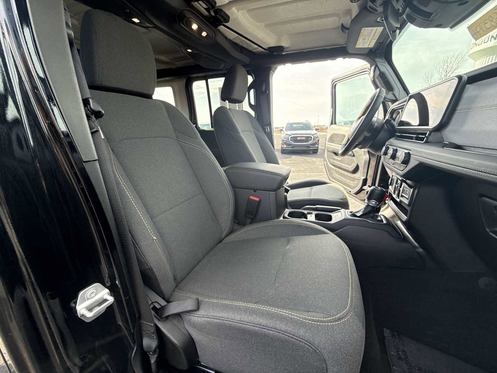 Used 2025 Jeep Wrangler Unlimited Sahara AWD/4WD image 24