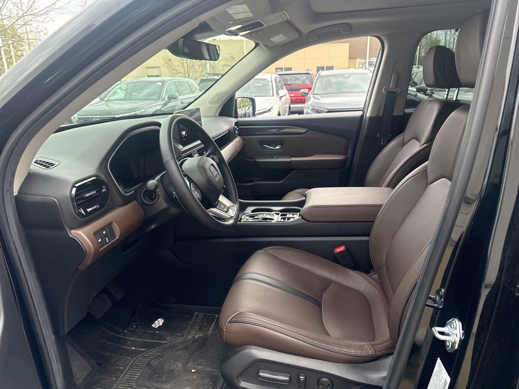 Used 2025 Honda Pilot Elite image 11