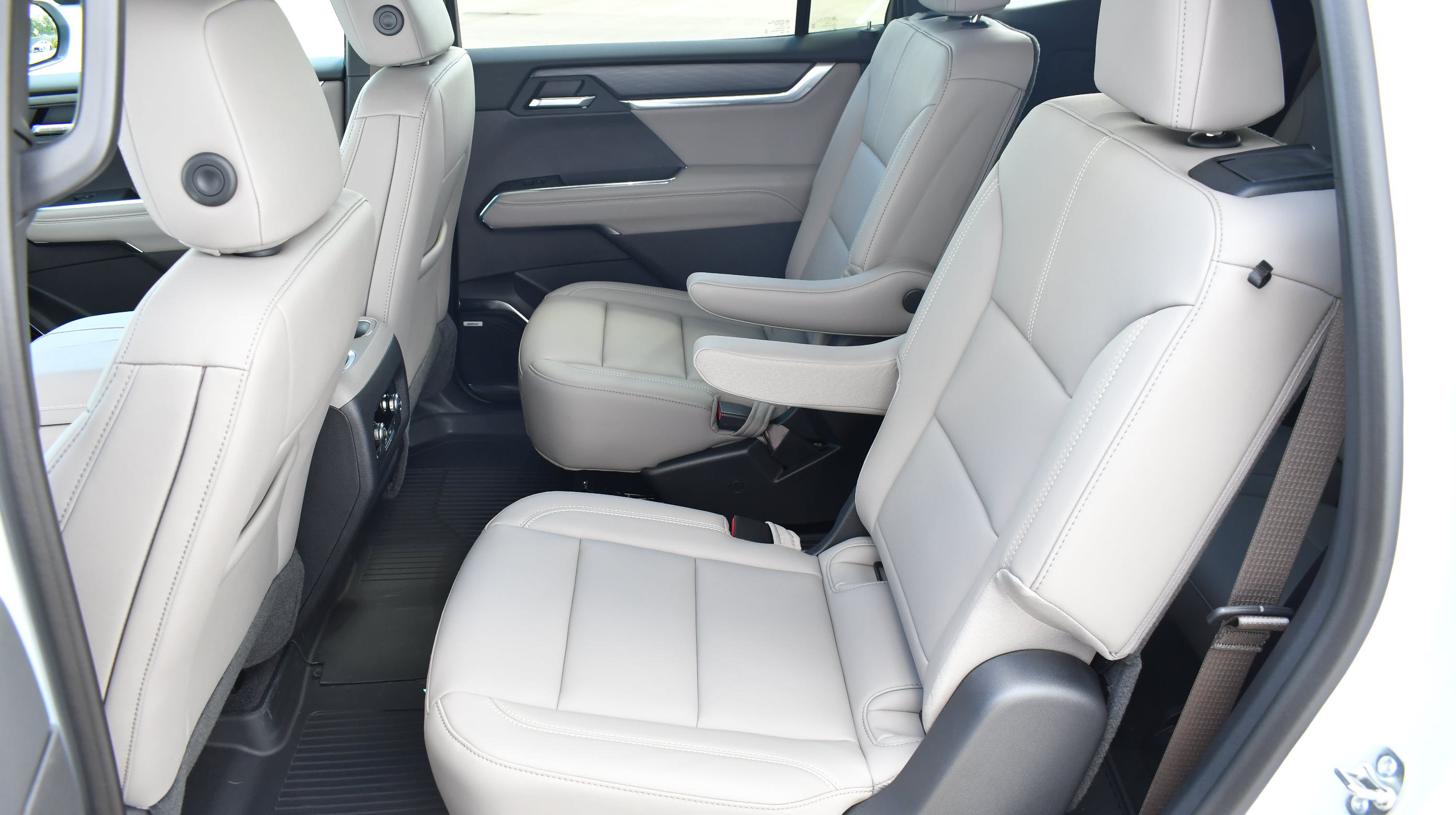 New 2026 GMC Acadia Elevation w/ Super Cruise Package FWD image 24