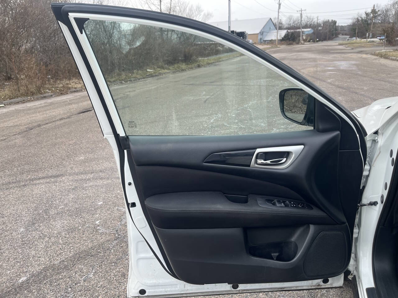 Used 2017 Nissan Pathfinder SV w/ Cargo Package image 10