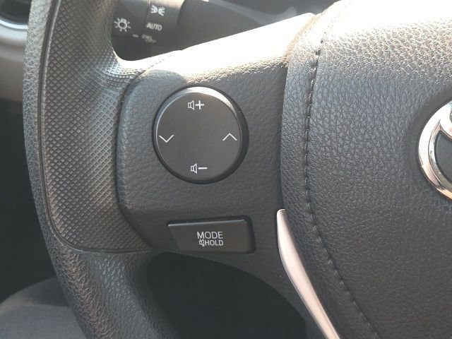 Used 2018 Toyota Corolla LE w/ Carpet Mat Package (TMS) FWD image 31