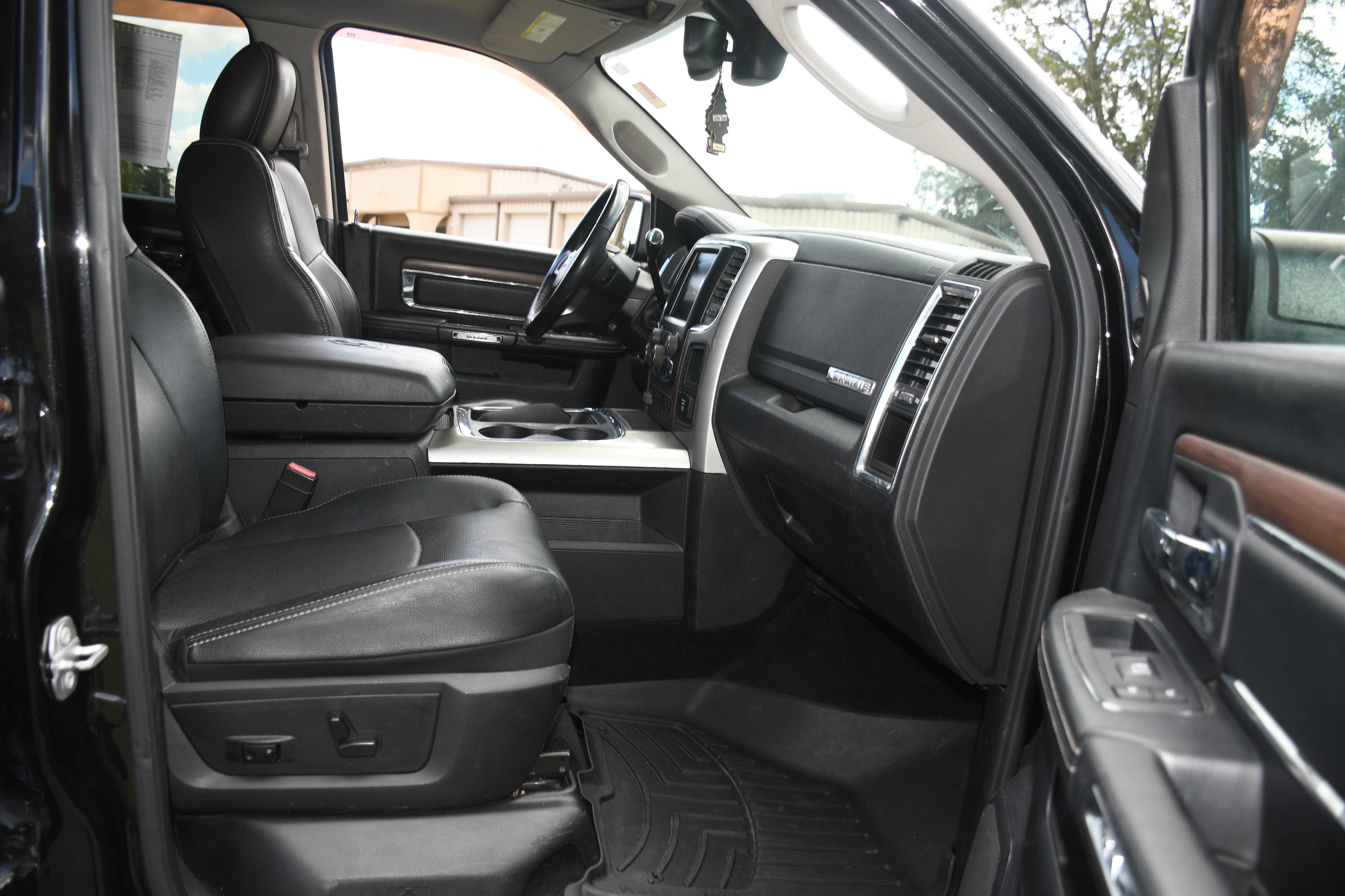 Used 2016 RAM 2500 Laramie w/ Sport Appearance Group AWD/4WD image 22