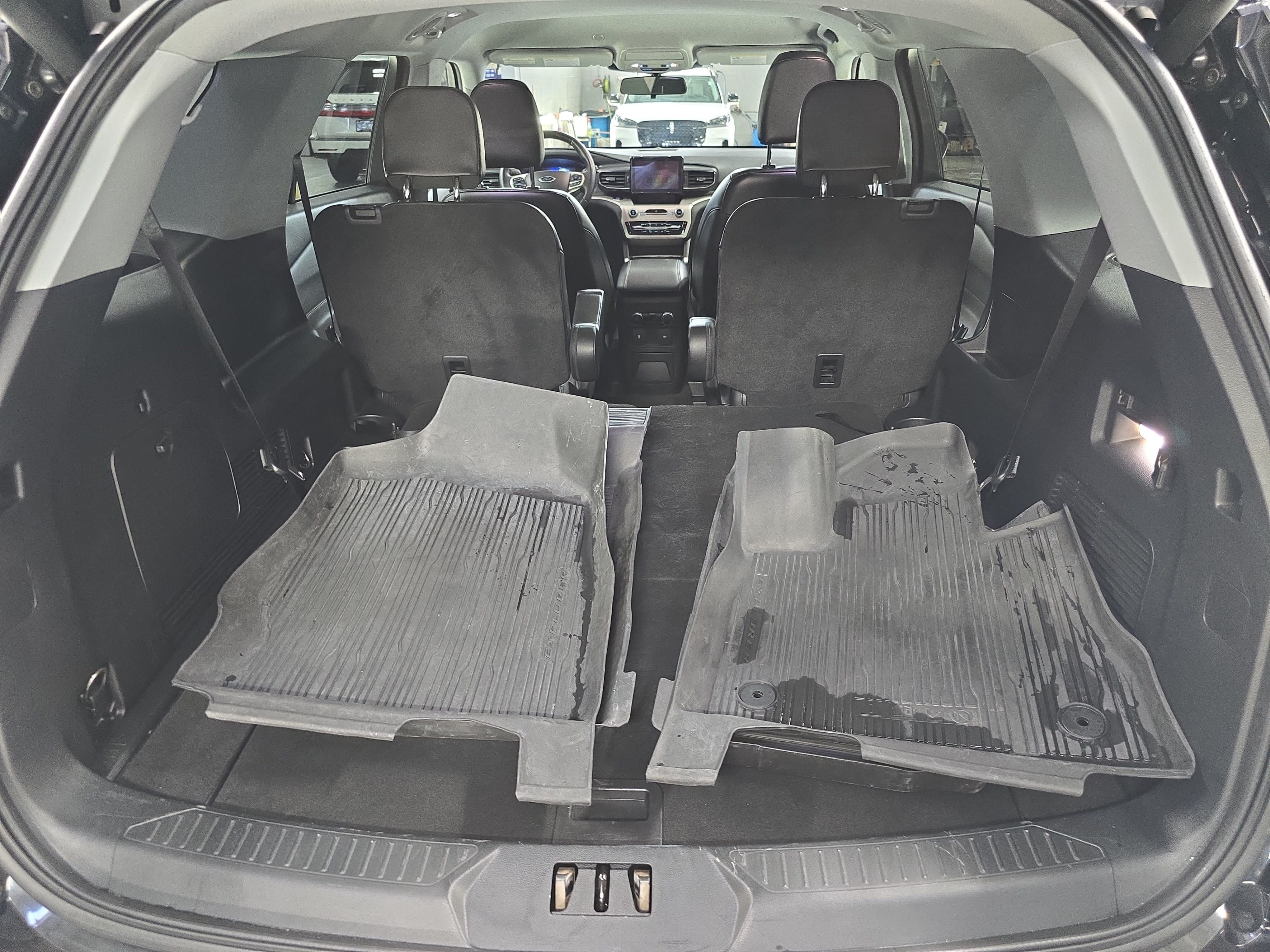 Used 2023 Ford Explorer XLT w/ Equipment Group 202A RWD image 12