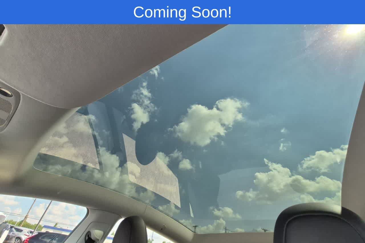 Used 2024 Tesla Model Y Long Range AWD/4WD image 18