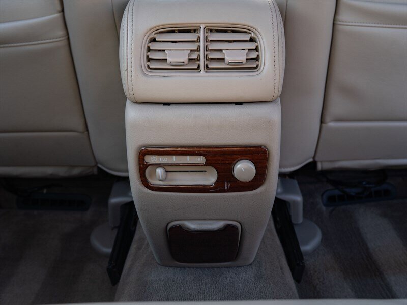 Used 1999 Cadillac Seville SLS w/ Personalization Pkg FWD image 44