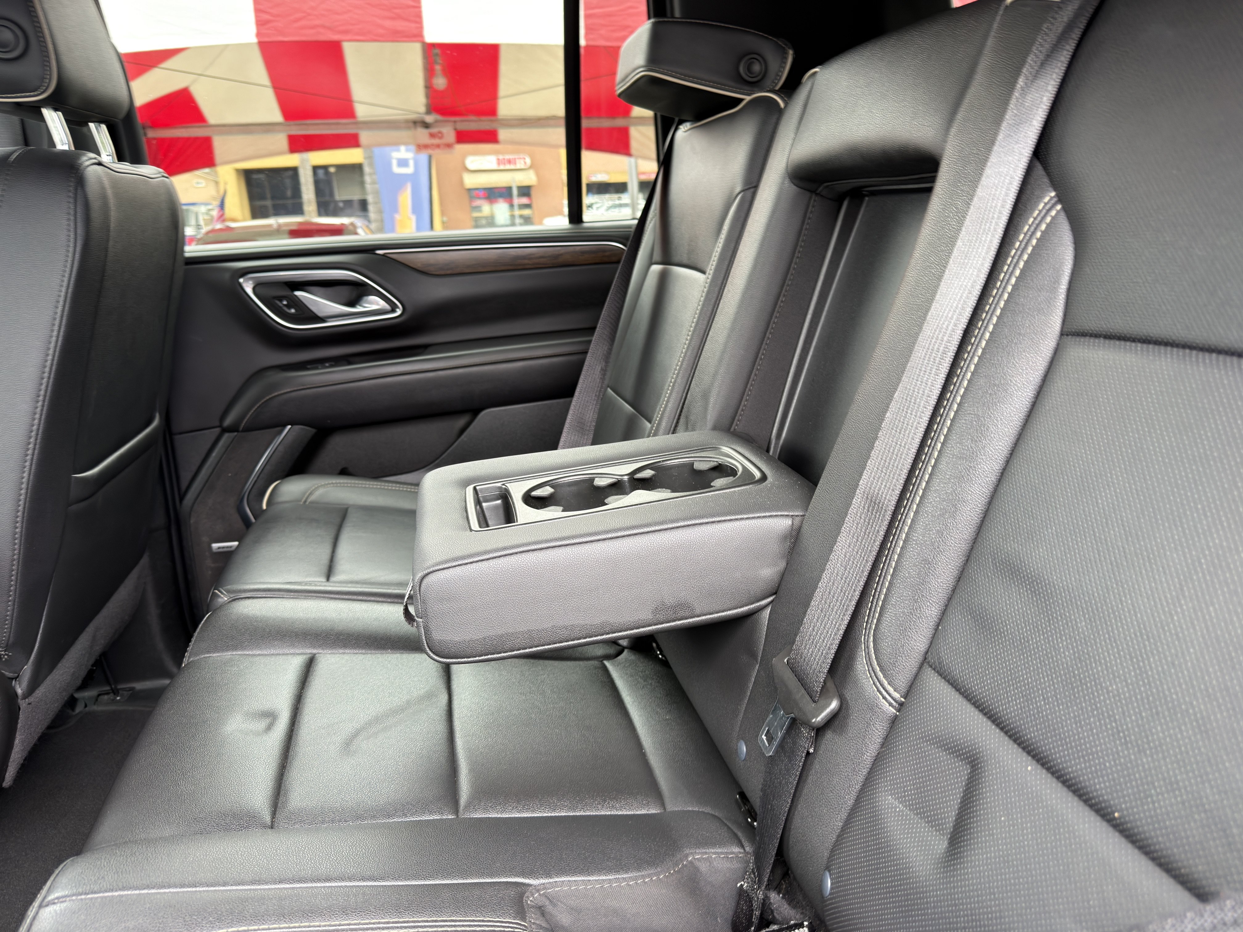 Used 2024 Chevrolet Suburban Premier AWD/4WD image 21