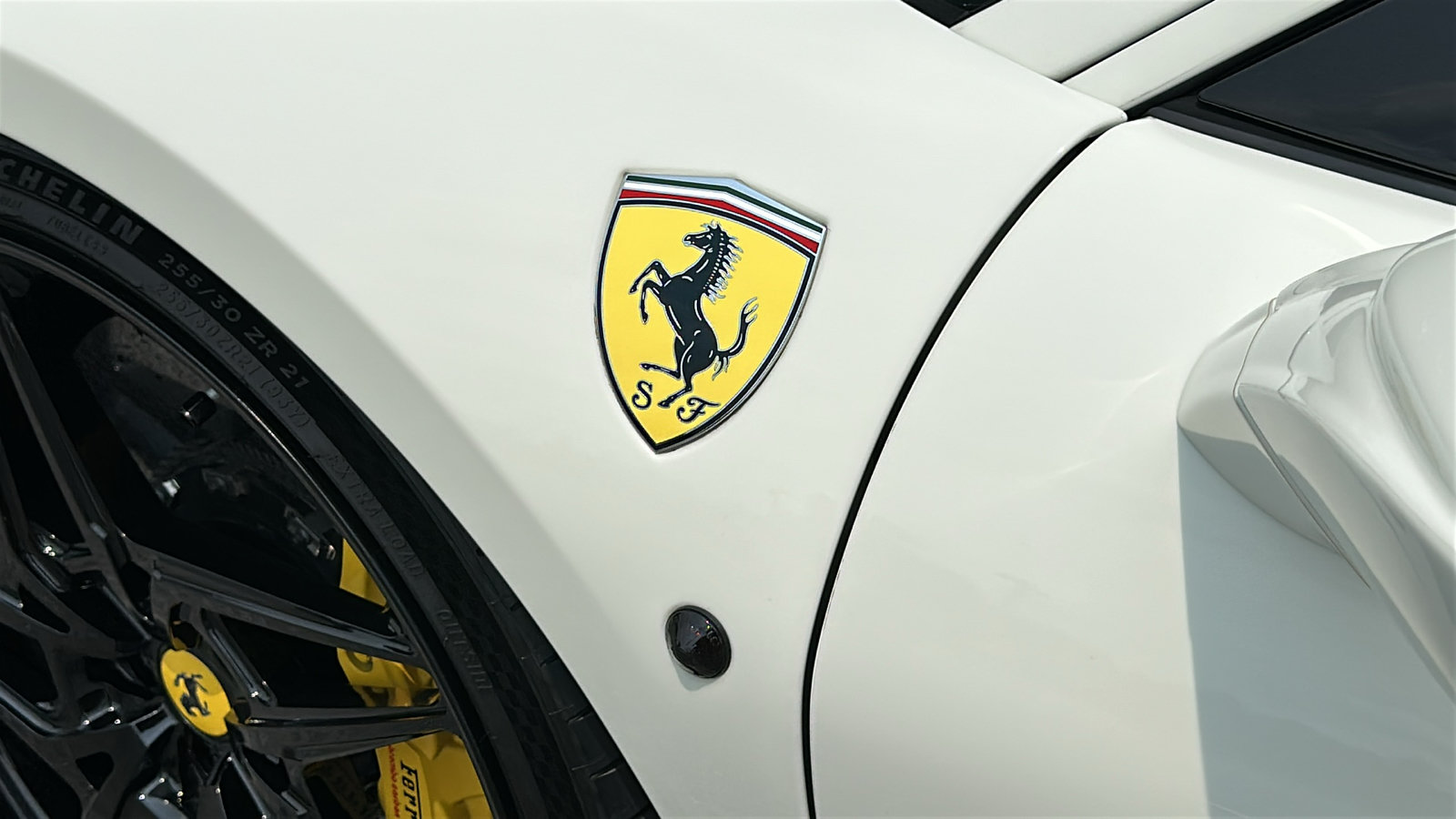 Used 2017 Ferrari 488 GTB RWD image 8