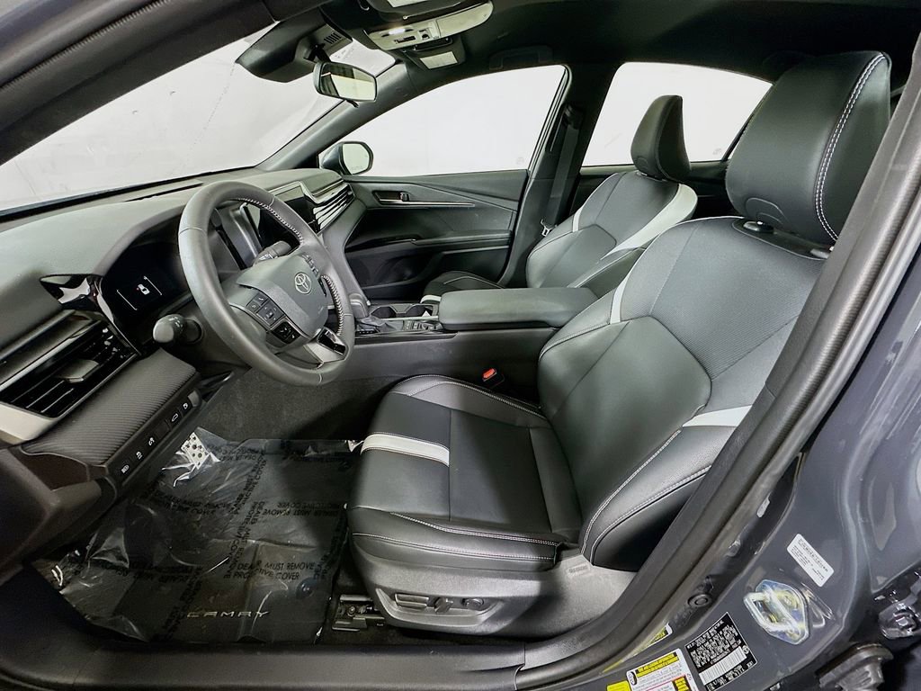 Used 2025 Toyota Camry SE image 15
