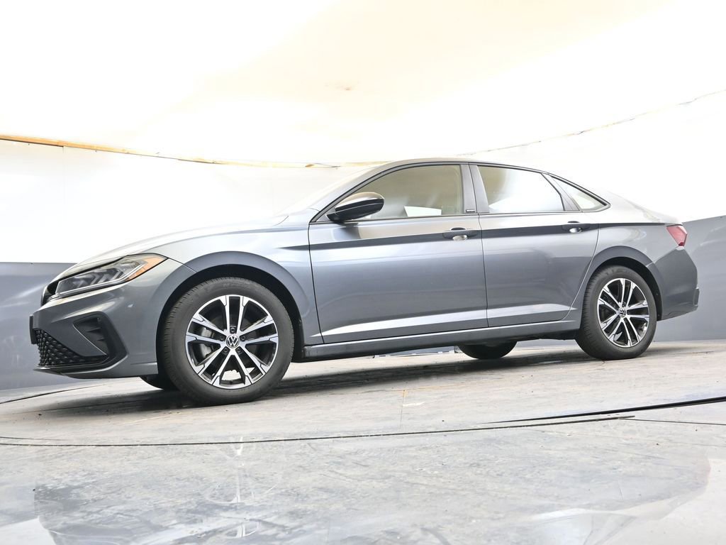 Used 2025 Volkswagen Jetta Sport image 29