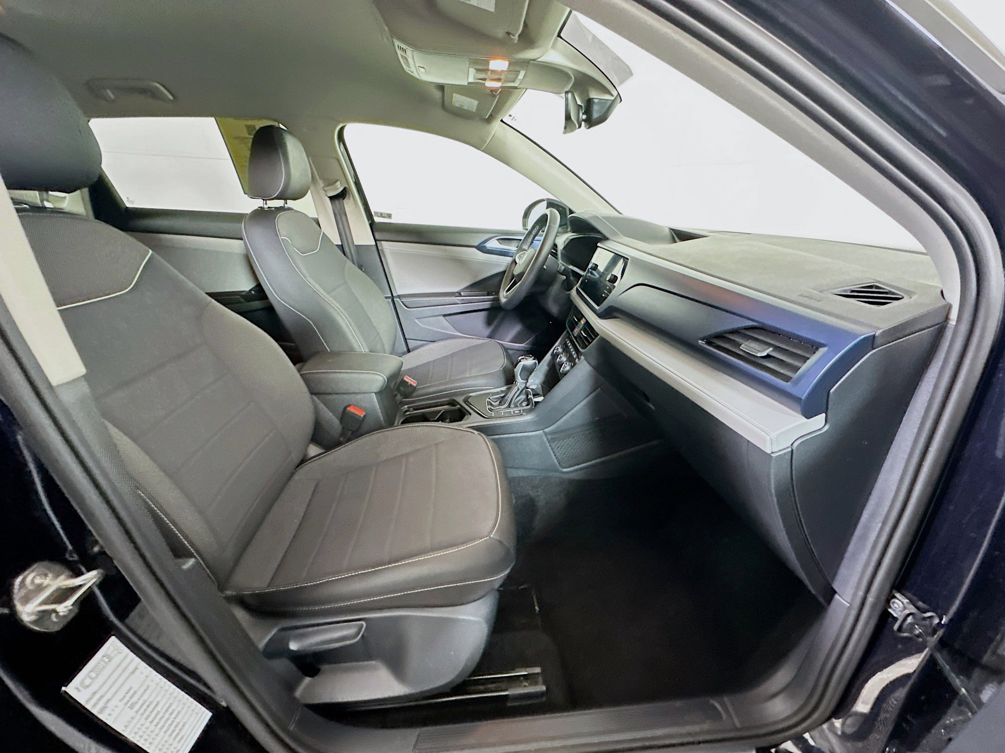 Used 2024 Volkswagen Taos SE image 30