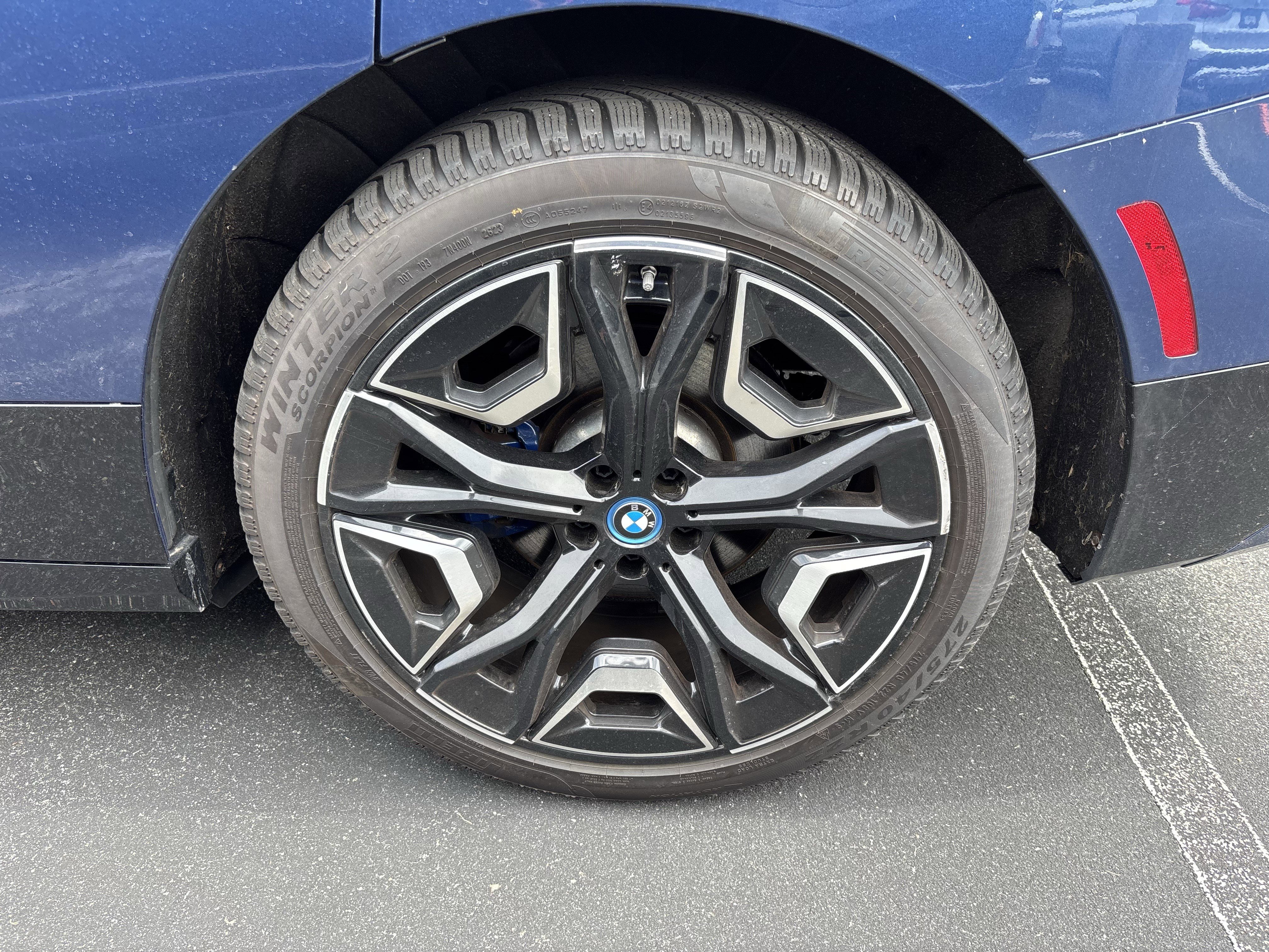 Certified 2024 BMW iX xDrive50 w/ Premium Package AWD/4WD image 38