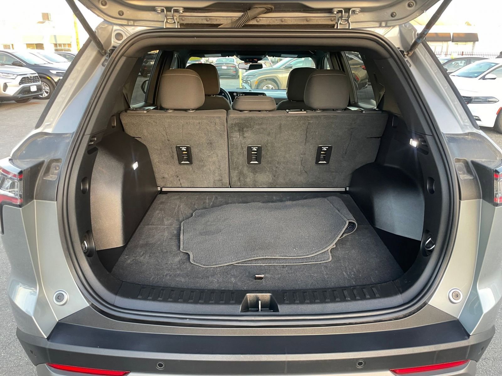 Used 2025 Chevrolet Equinox LT image 31