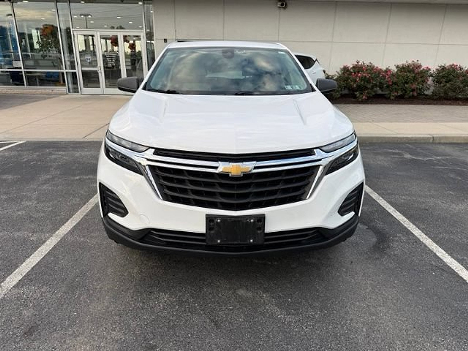 Certified 2024 Chevrolet Equinox LS w/ LS Convenience Package AWD/4WD image 3