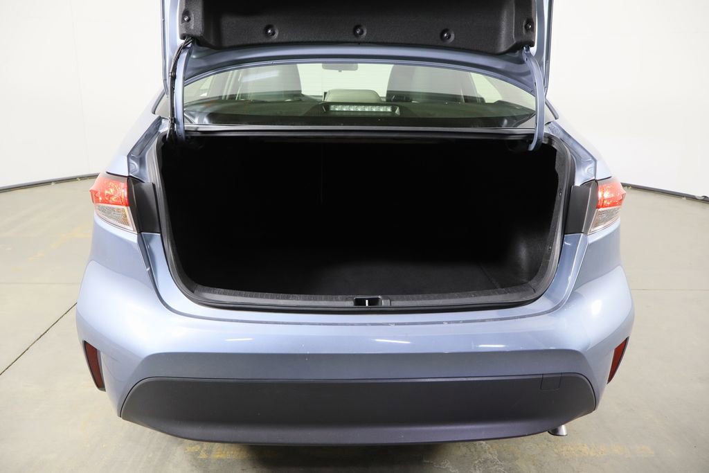 Used 2025 Toyota Corolla LE w/ Convenience Package image 18
