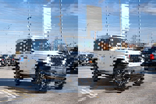 New 2025 Jeep Wrangler Unlimited Sahara image 7