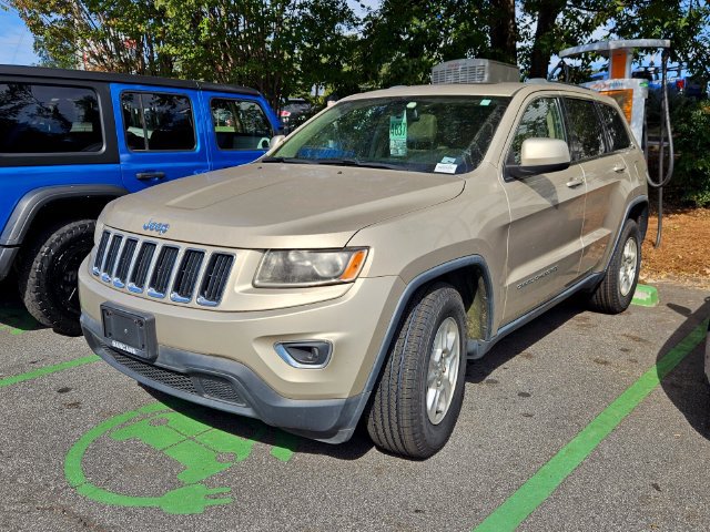 Used 2014 Jeep Grand Cherokee Laredo w/ Security & Convenience Group AWD/4WD image 3