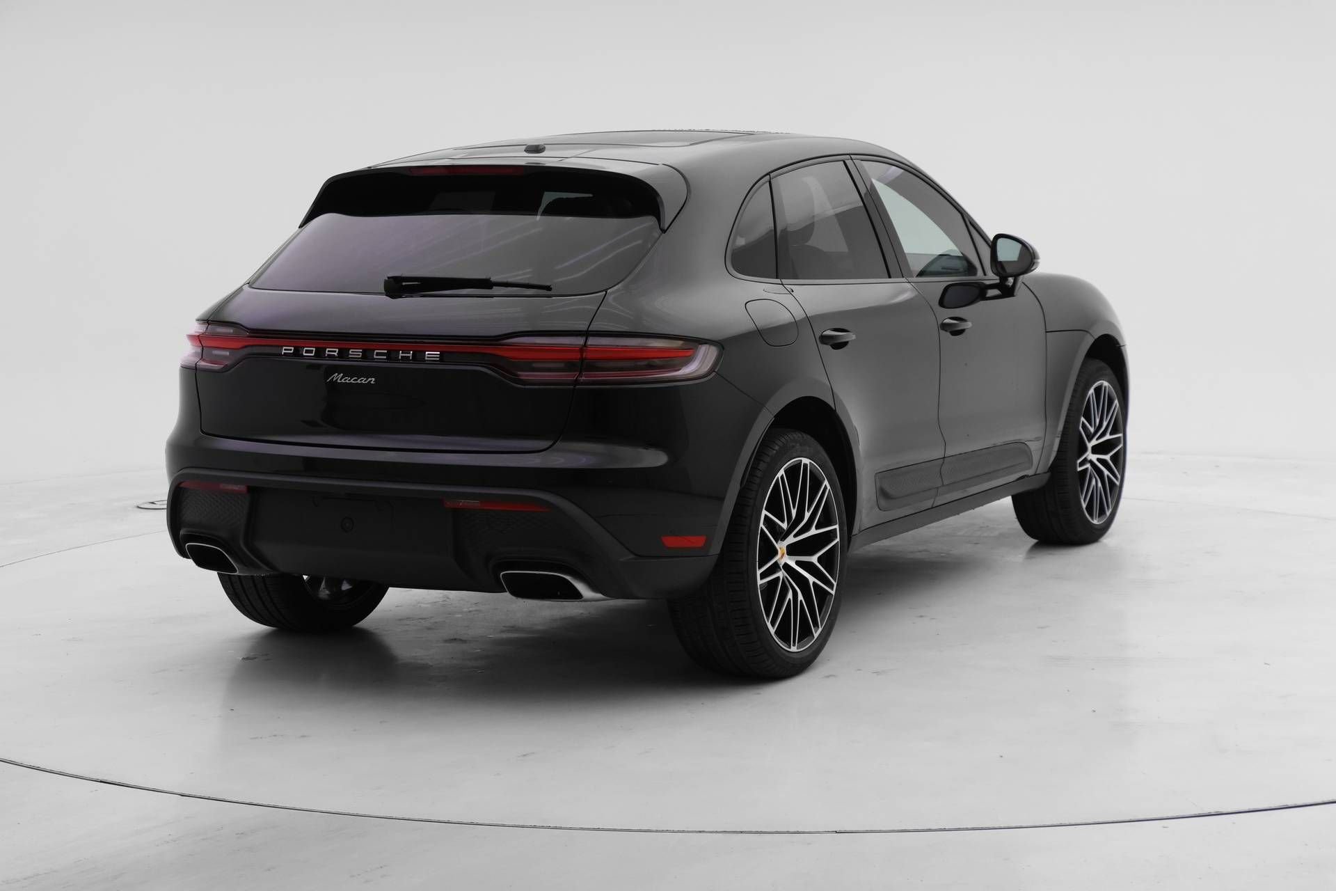 Used 2025 Porsche Macan AWD/4WD image 6