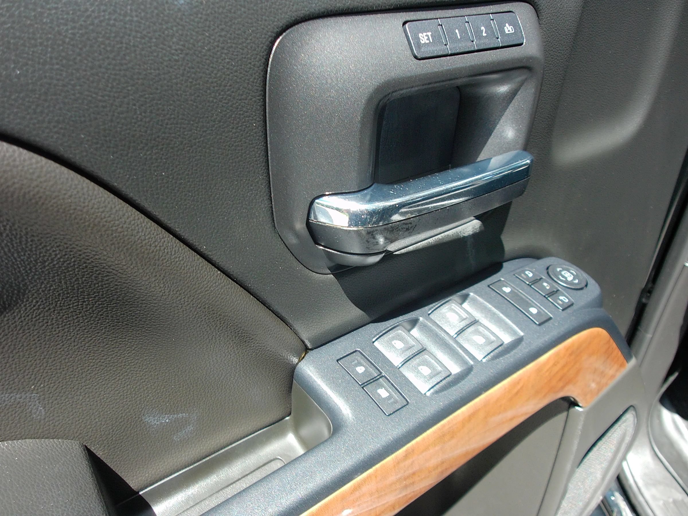 Used 2018 Chevrolet Silverado 1500 LTZ RWD image 11