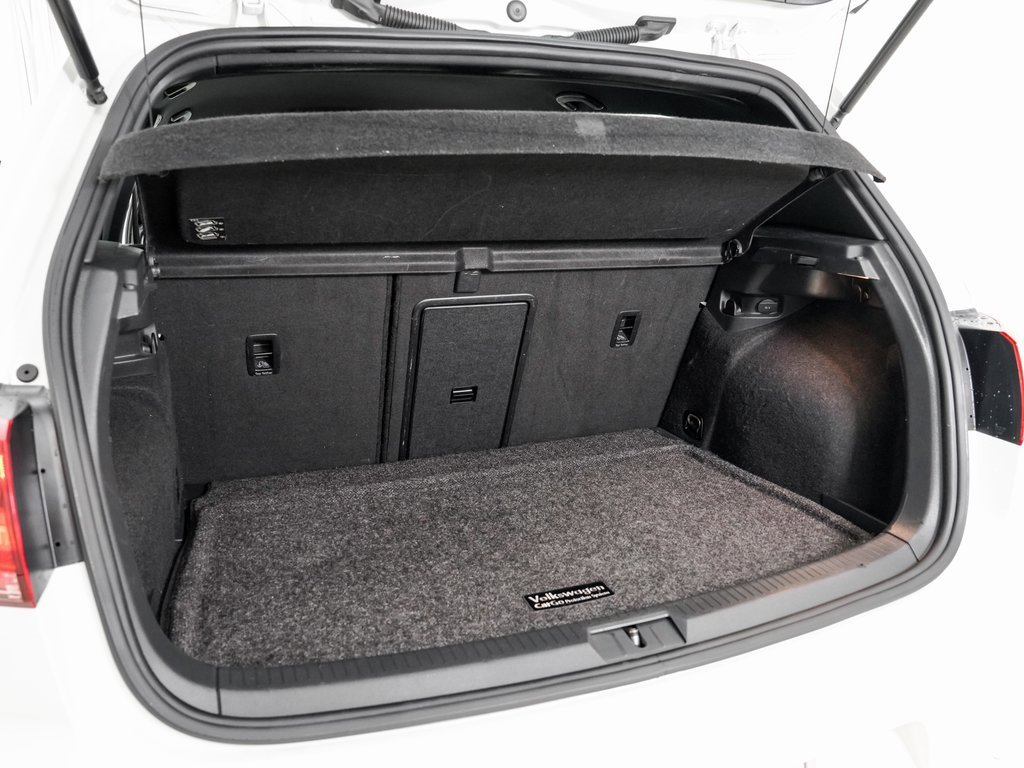 Used 2017 Volkswagen Golf S image 25