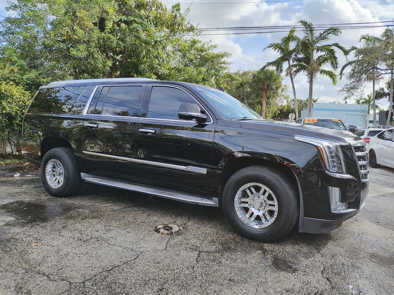 Used 2016 Cadillac Escalade ESV 2WD image 16