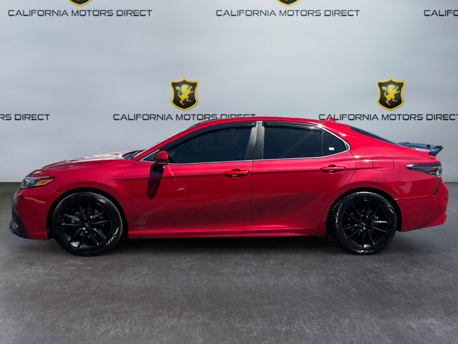 Used 2021 Toyota Camry SE w/ Cold Weather Package AWD/4WD image 2