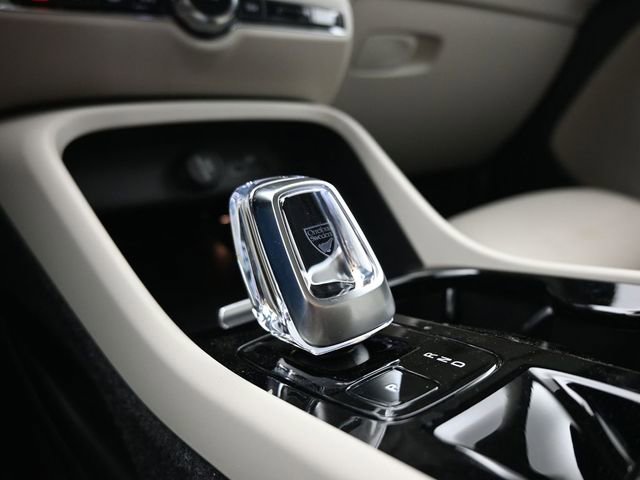 Used 2024 Volvo XC40 B5 Plus w/ Protection Package Premier image 11