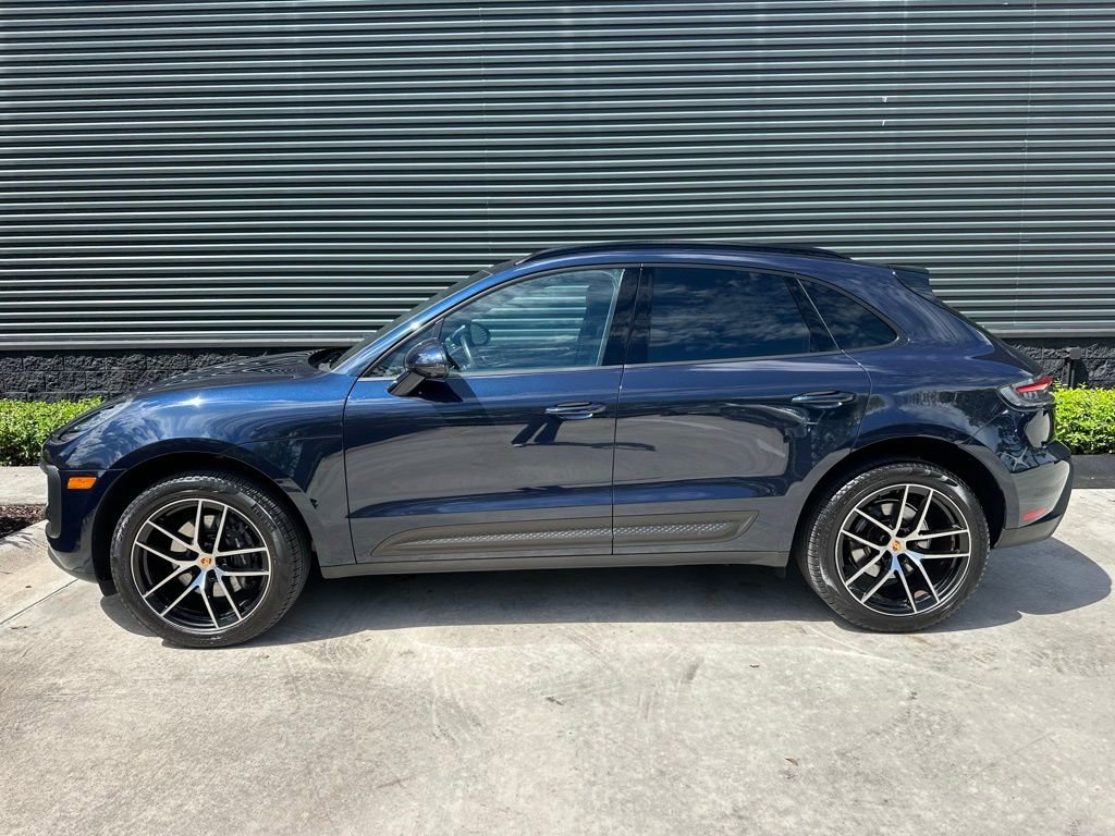 Certified 2023 Porsche Macan AWD/4WD image 2
