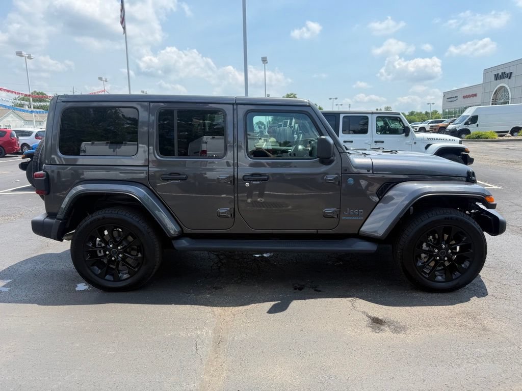 Used 2025 Jeep Wrangler Unlimited Sahara AWD/4WD image 2