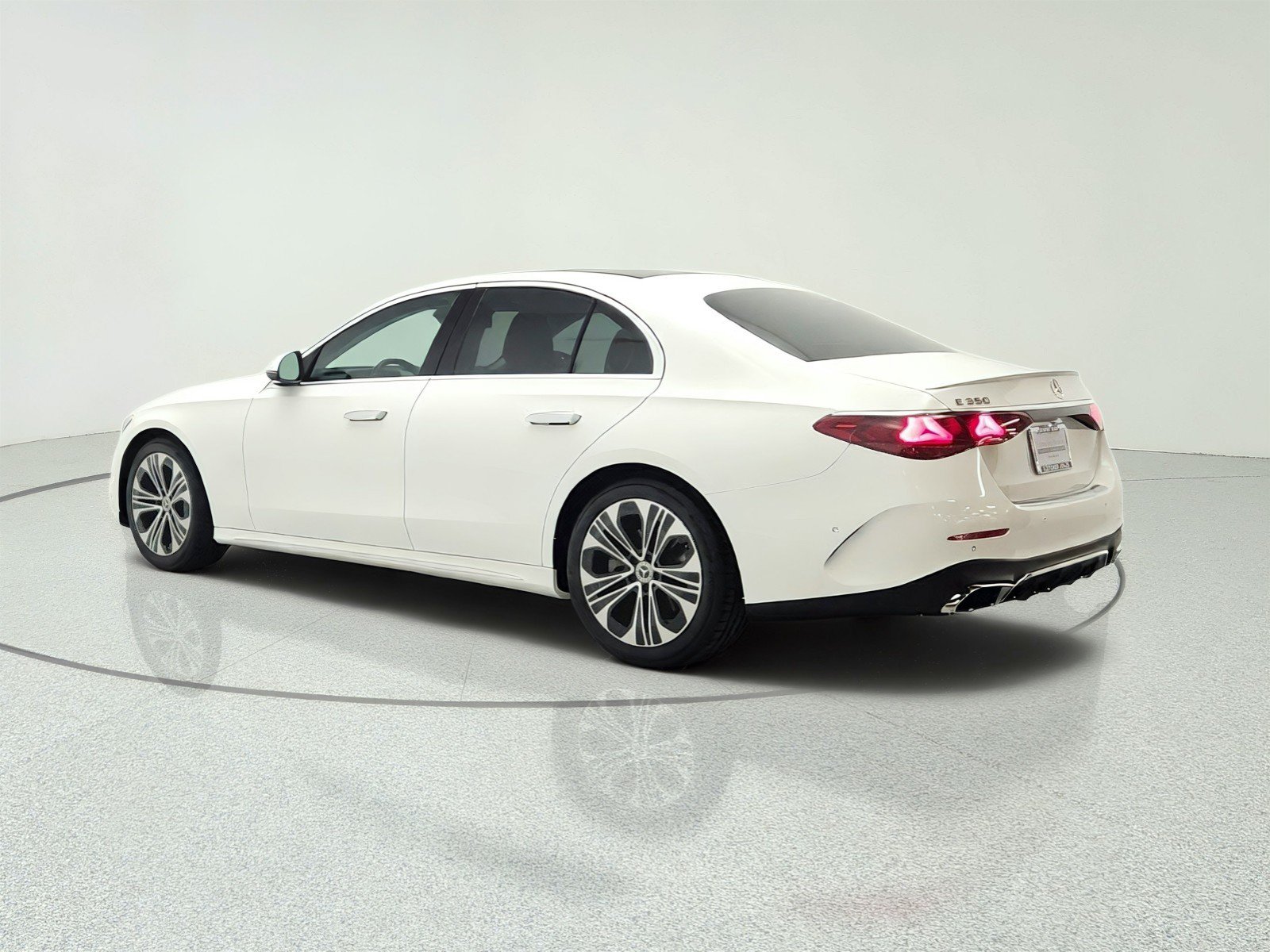 Used 2025 Mercedes-Benz E 350 Sedan w/ Winter Package image 7