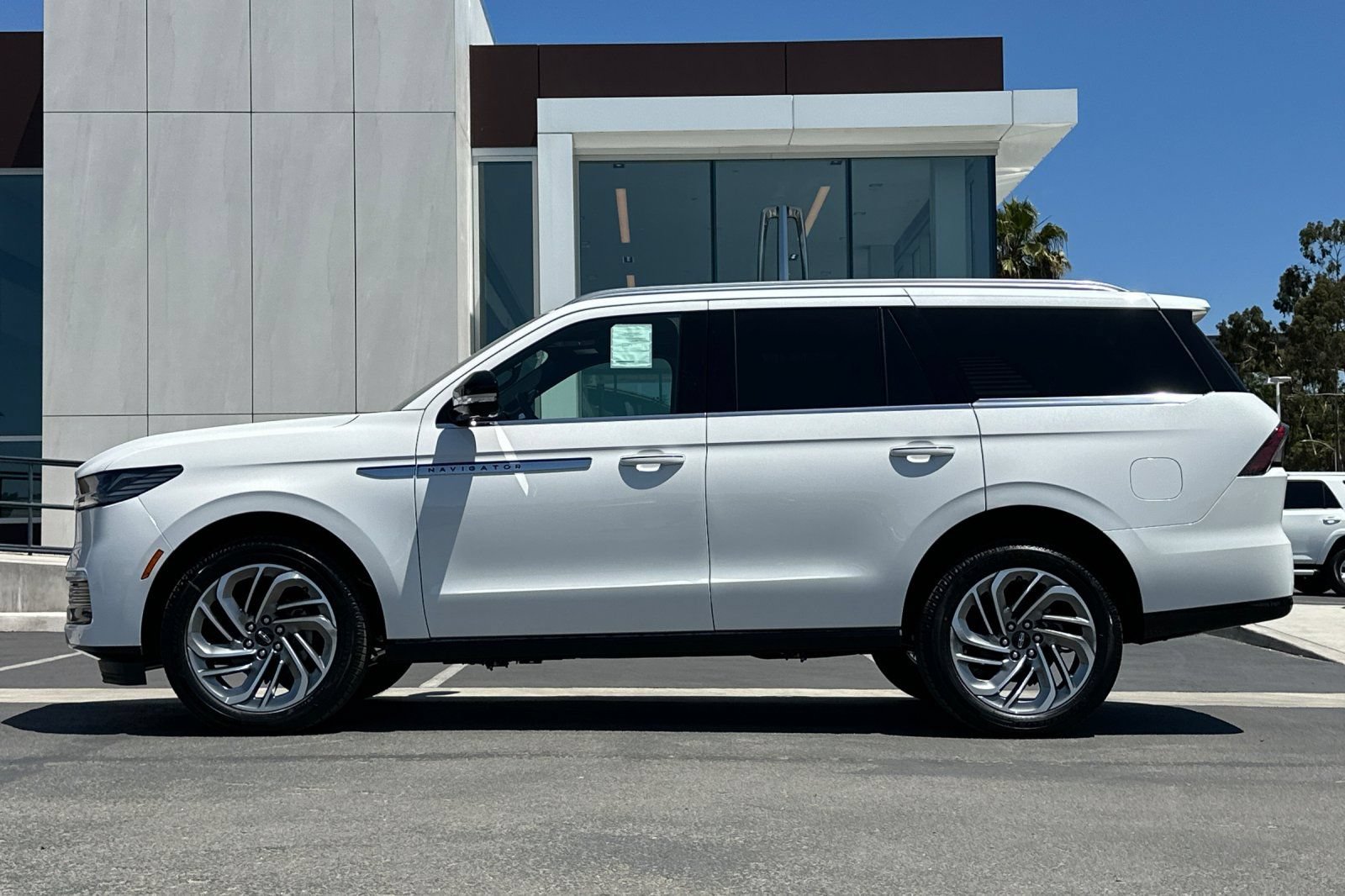 New 2026 Lincoln Navigator Reserve AWD/4WD image 6