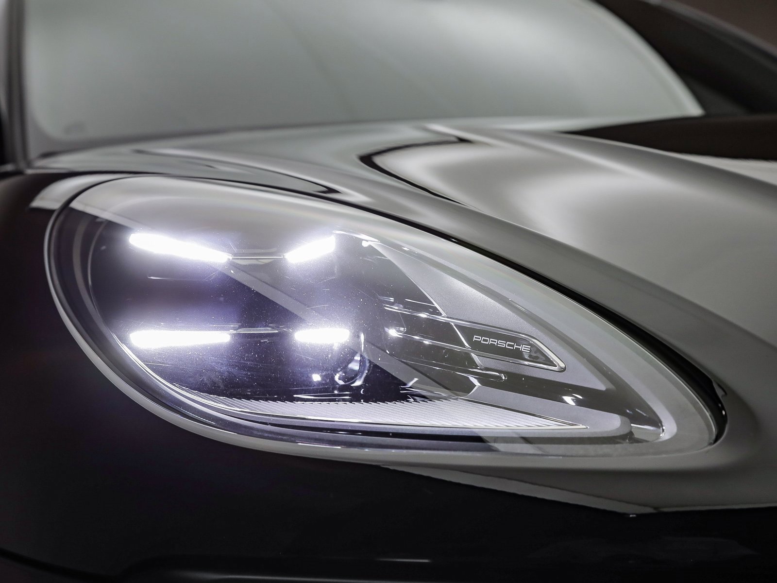 Certified 2025 Porsche Macan image 31