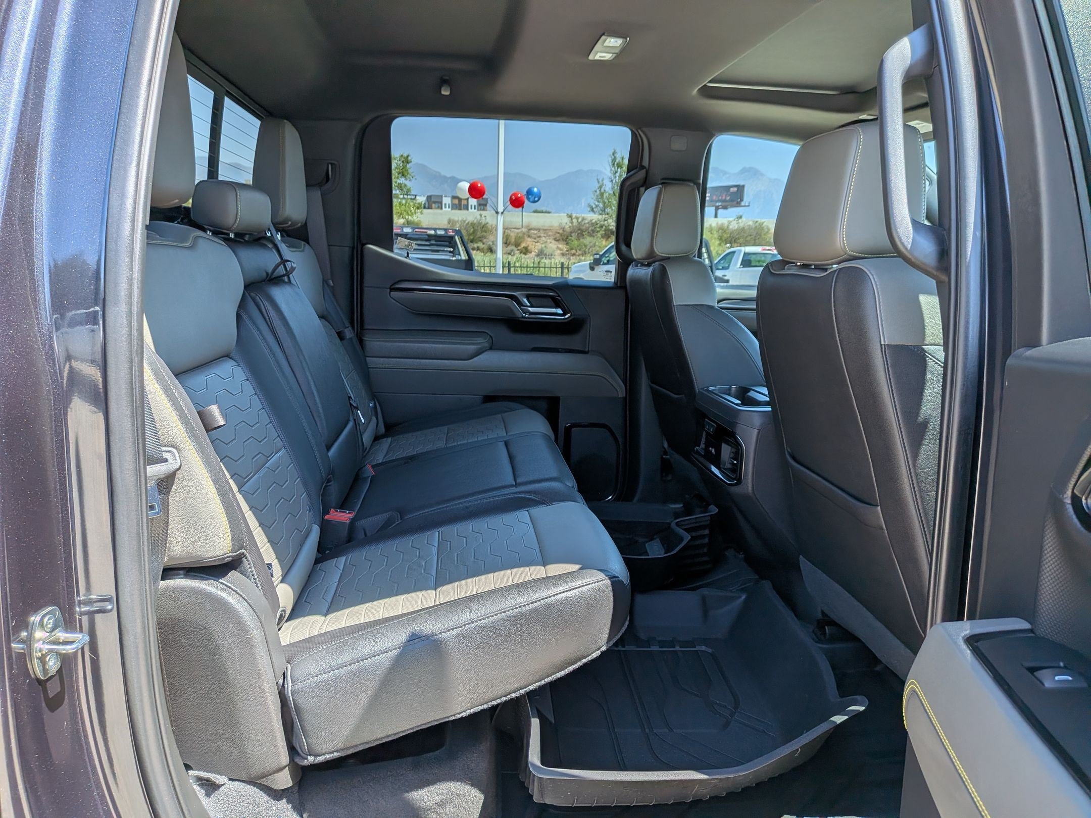 Used 2022 Chevrolet Silverado 1500 ZR2 w/ Technology Package AWD/4WD image 28