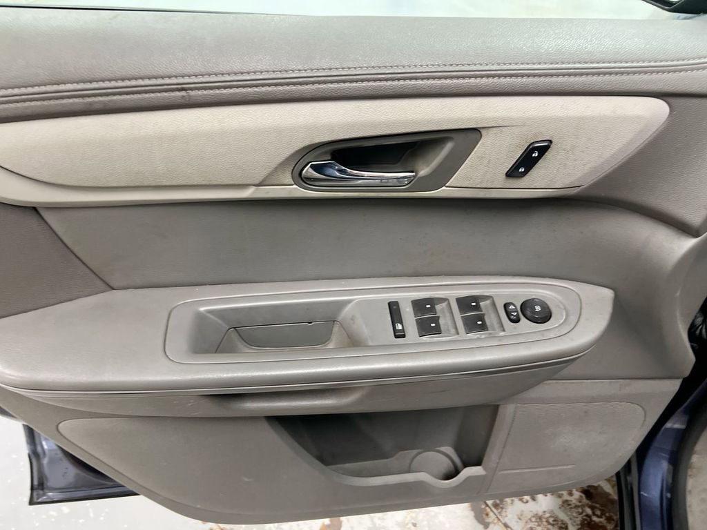 Used 2014 Chevrolet Traverse LS FWD image 20