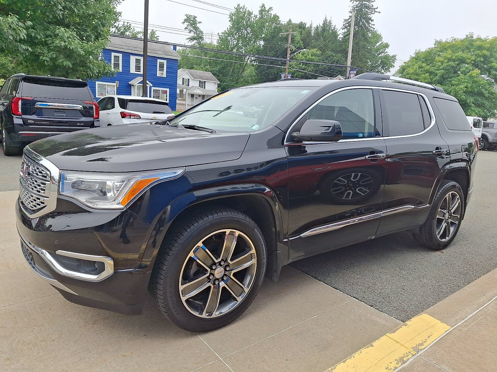 Used 2019 GMC Acadia Denali w/ Technology Package AWD/4WD image 3