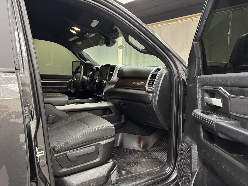 Used 2024 RAM 2500 Big Horn w/ Night Edition AWD/4WD image 18